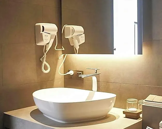 Отель Cascade 4*